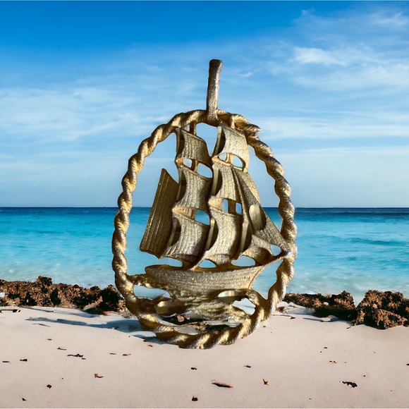 Vintage Gold-Tone Tall Ships Sailboat Pendant - Picture 1 of 5